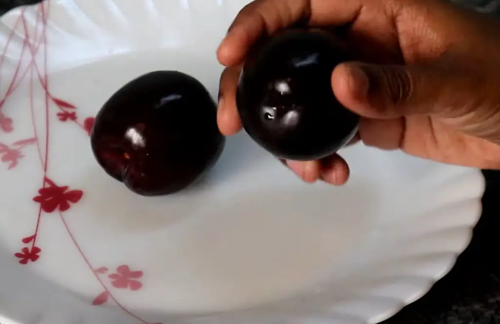 Choosing The Right Plums For Puree