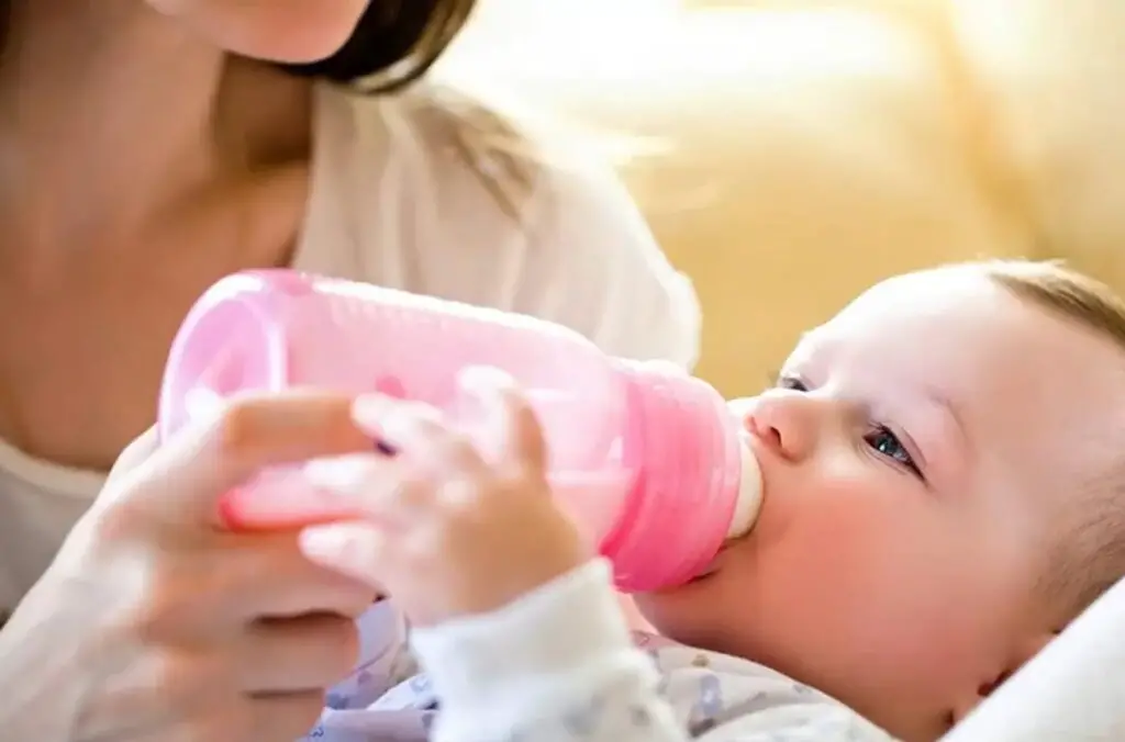 Key Factors To Consider For Bottle Feeding Positions